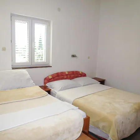 Ivanka - Srd320 By Interhome *