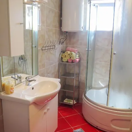 Ivanka - Srd320 By Interhome *